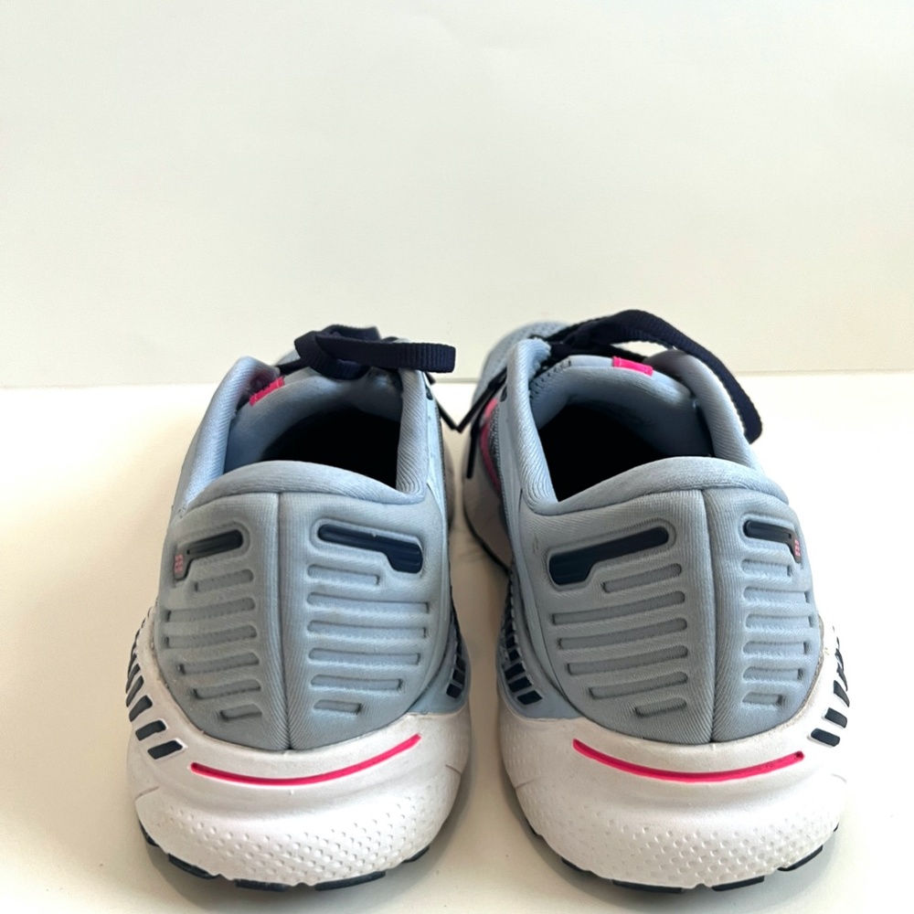 Like New Condition Brooks Women's Adrenaline GTS 22 Running Shoe, Size 9/40.5 EU - Picture 14 of 16